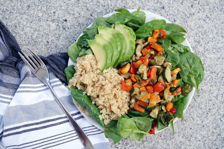Was Passiert Wenn Ich Jeden Tag Salat Esse Spinat Salat mit geröstetem Gemüse