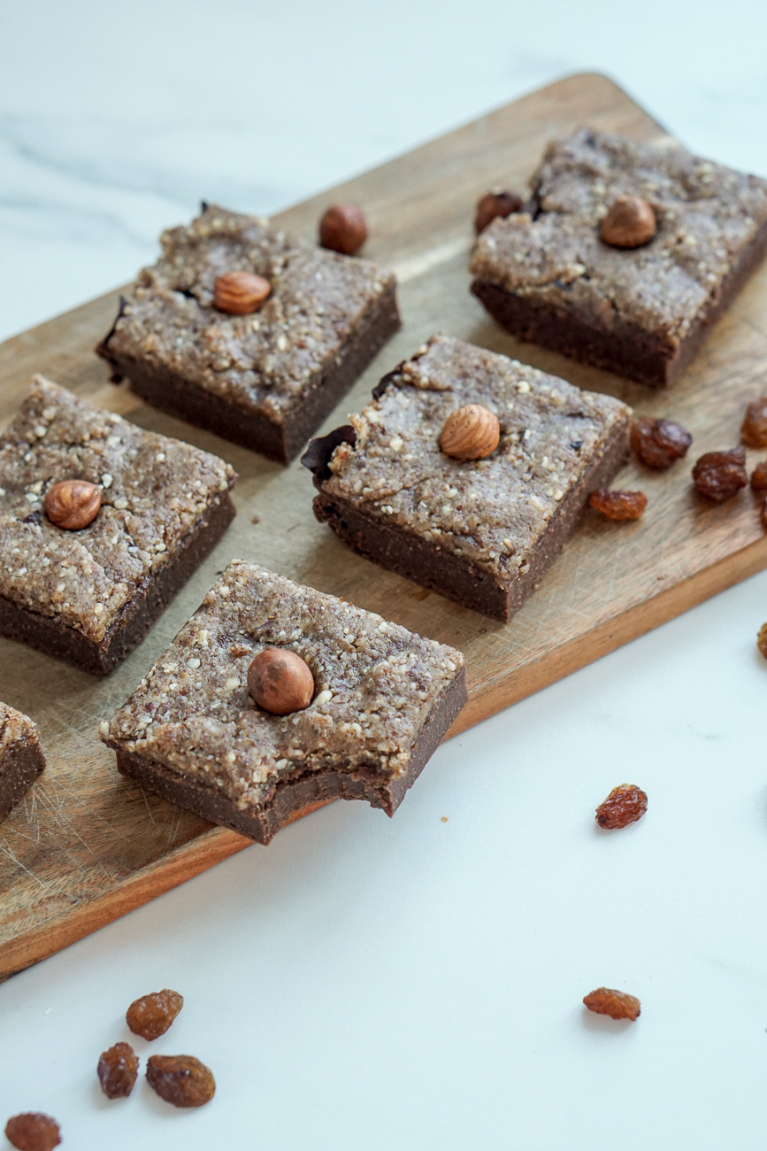 Rosinen Haselnuss Brownies – Julie Feels Good