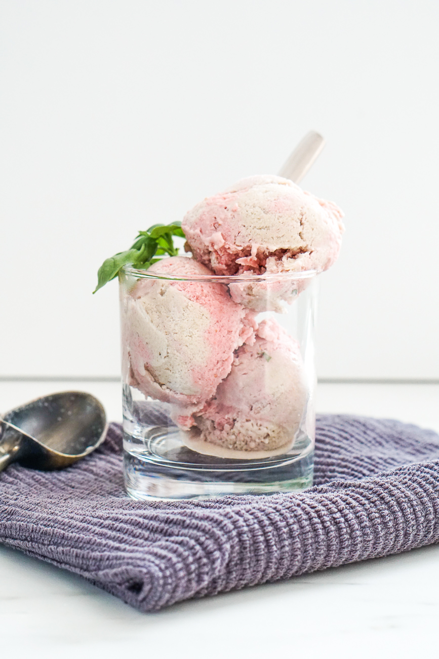 Erdbeeren basilikum eis gesund vegan Rezept ohne Eismaschine